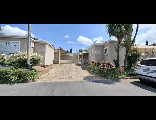 3 BEDROOM TOWNHOUSE FOR SALE IN WANNENBURGHOOGTE